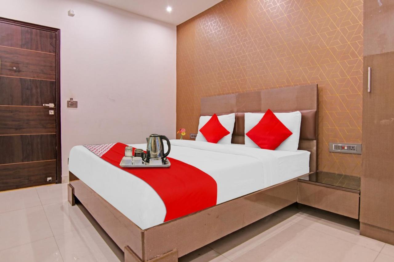 Hotel 19 West New Delhi Bagian luar foto