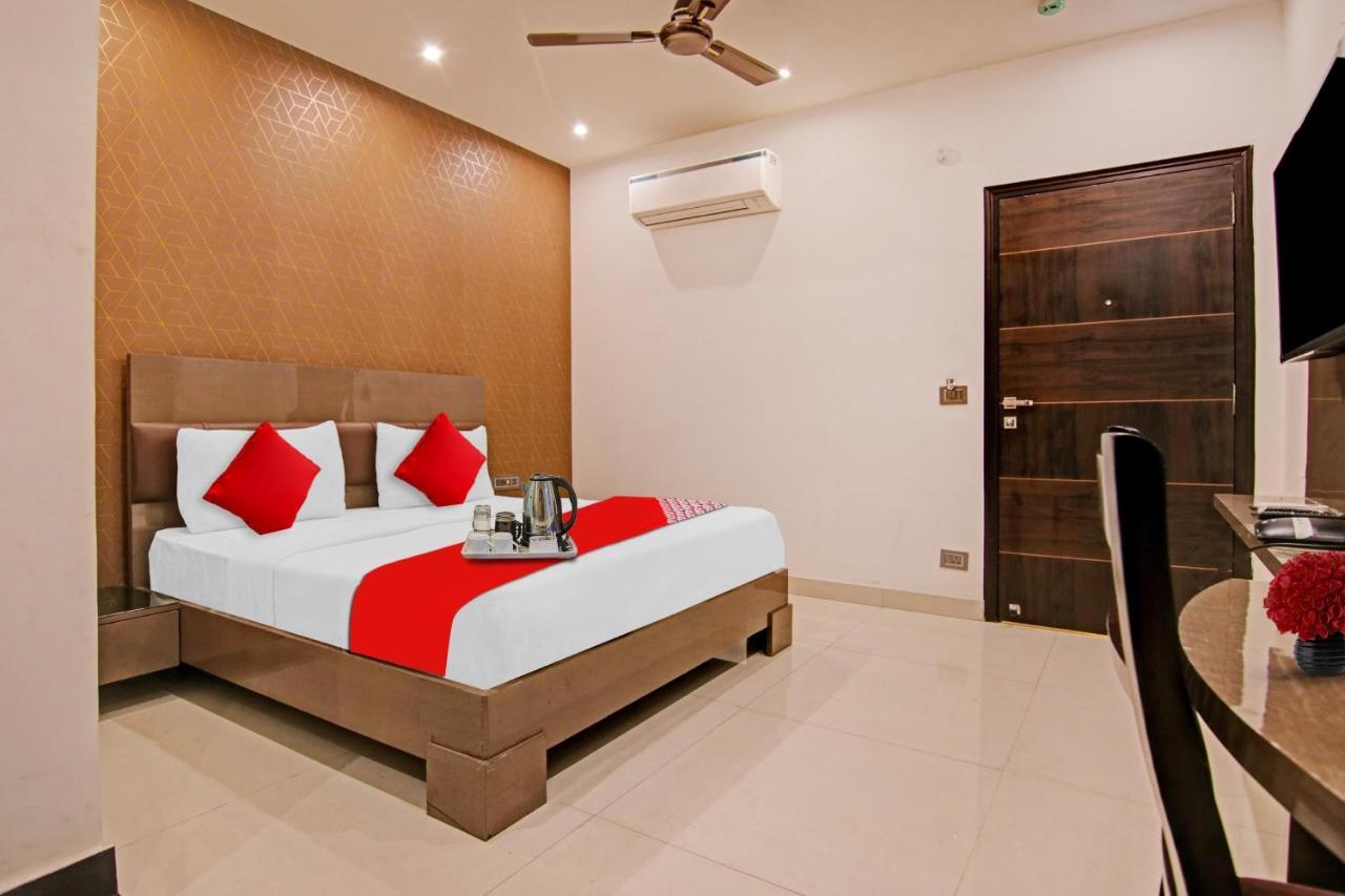 Hotel 19 West New Delhi Bagian luar foto