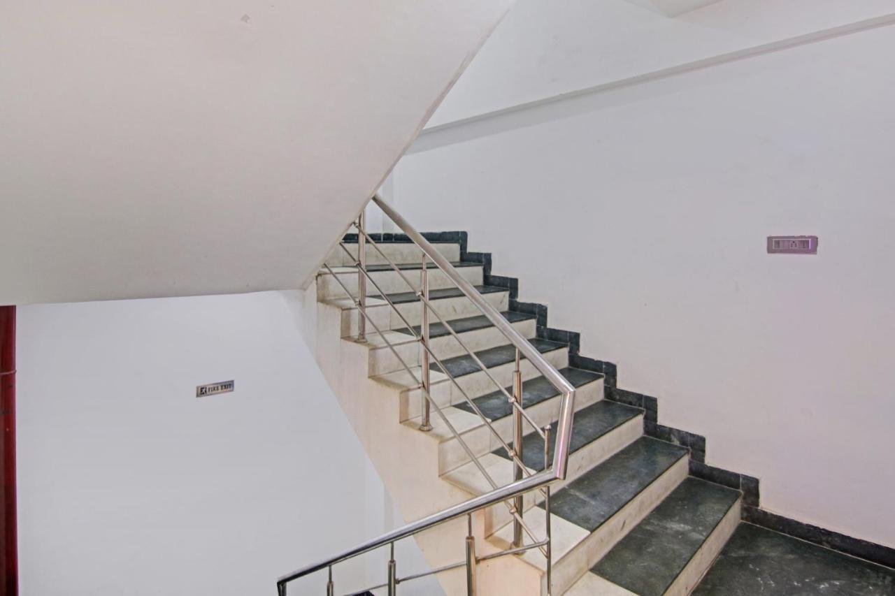 Hotel 19 West New Delhi Bagian luar foto