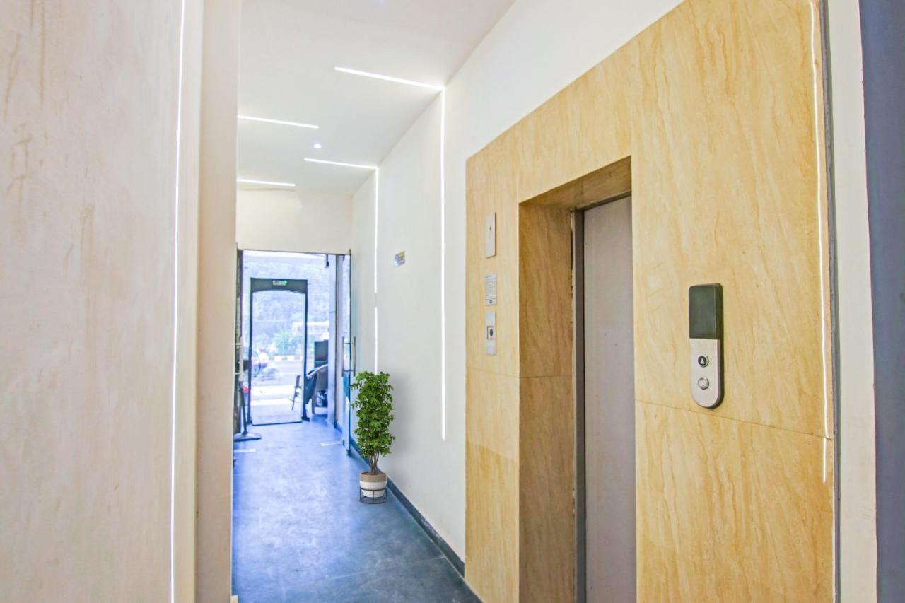 Hotel 19 West New Delhi Bagian luar foto