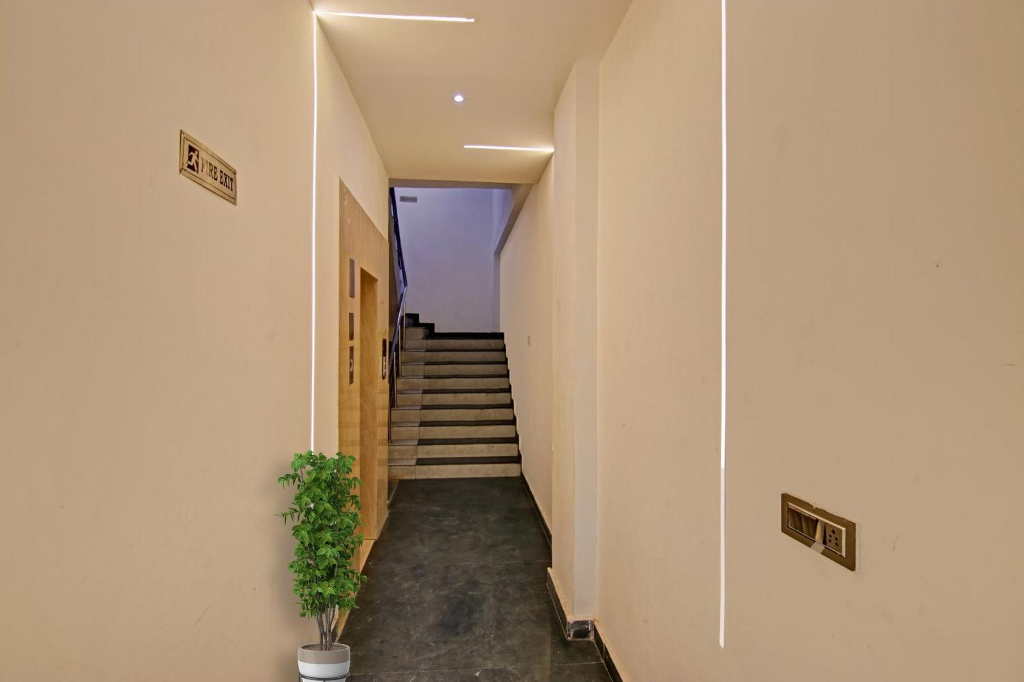 Hotel 19 West New Delhi Bagian luar foto