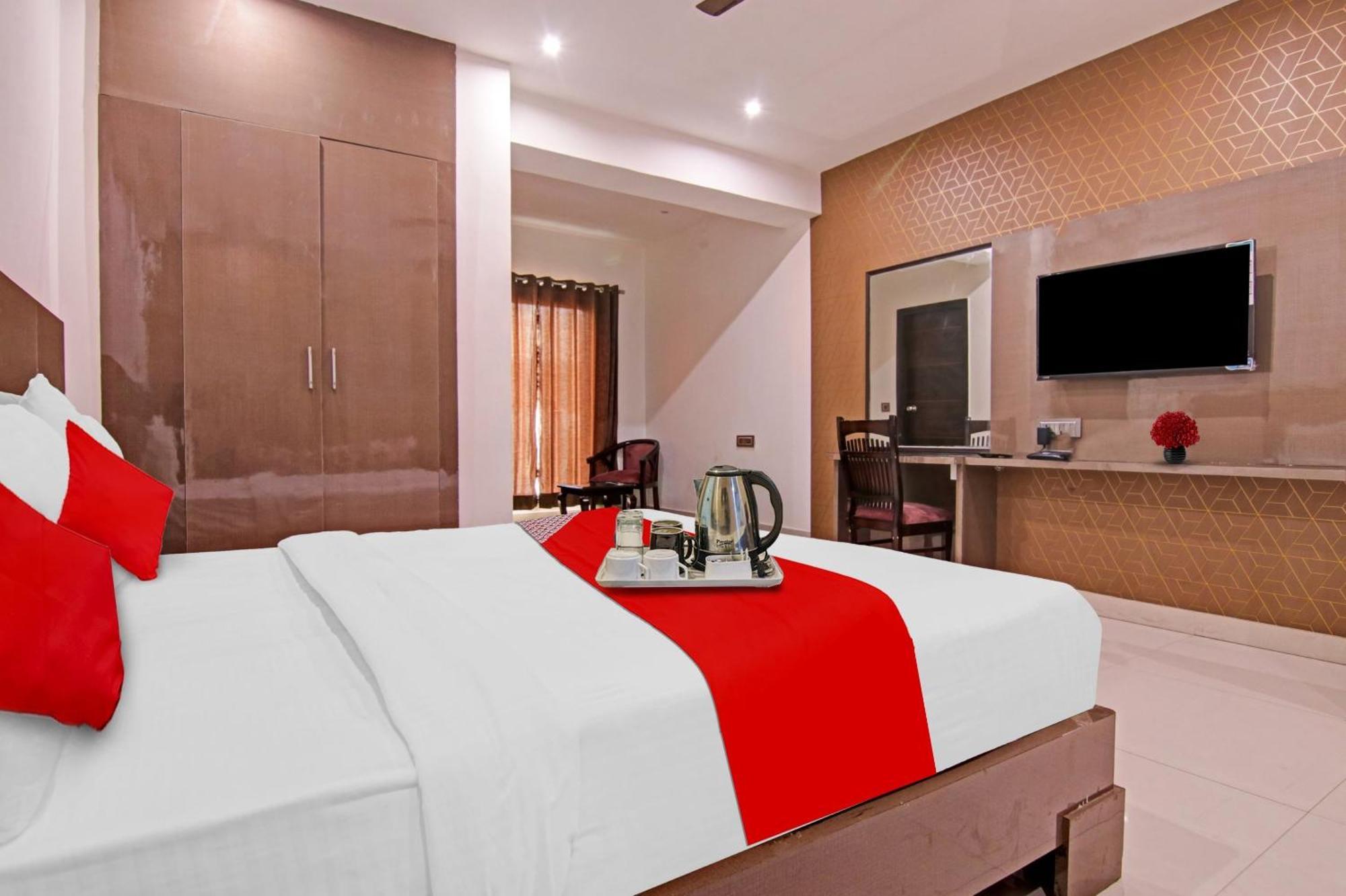 Hotel 19 West New Delhi Bagian luar foto
