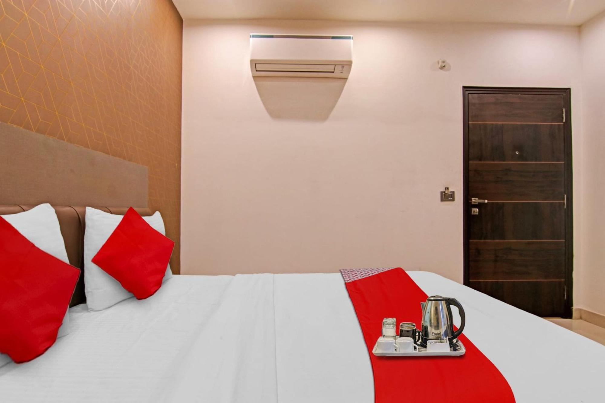 Hotel 19 West New Delhi Bagian luar foto