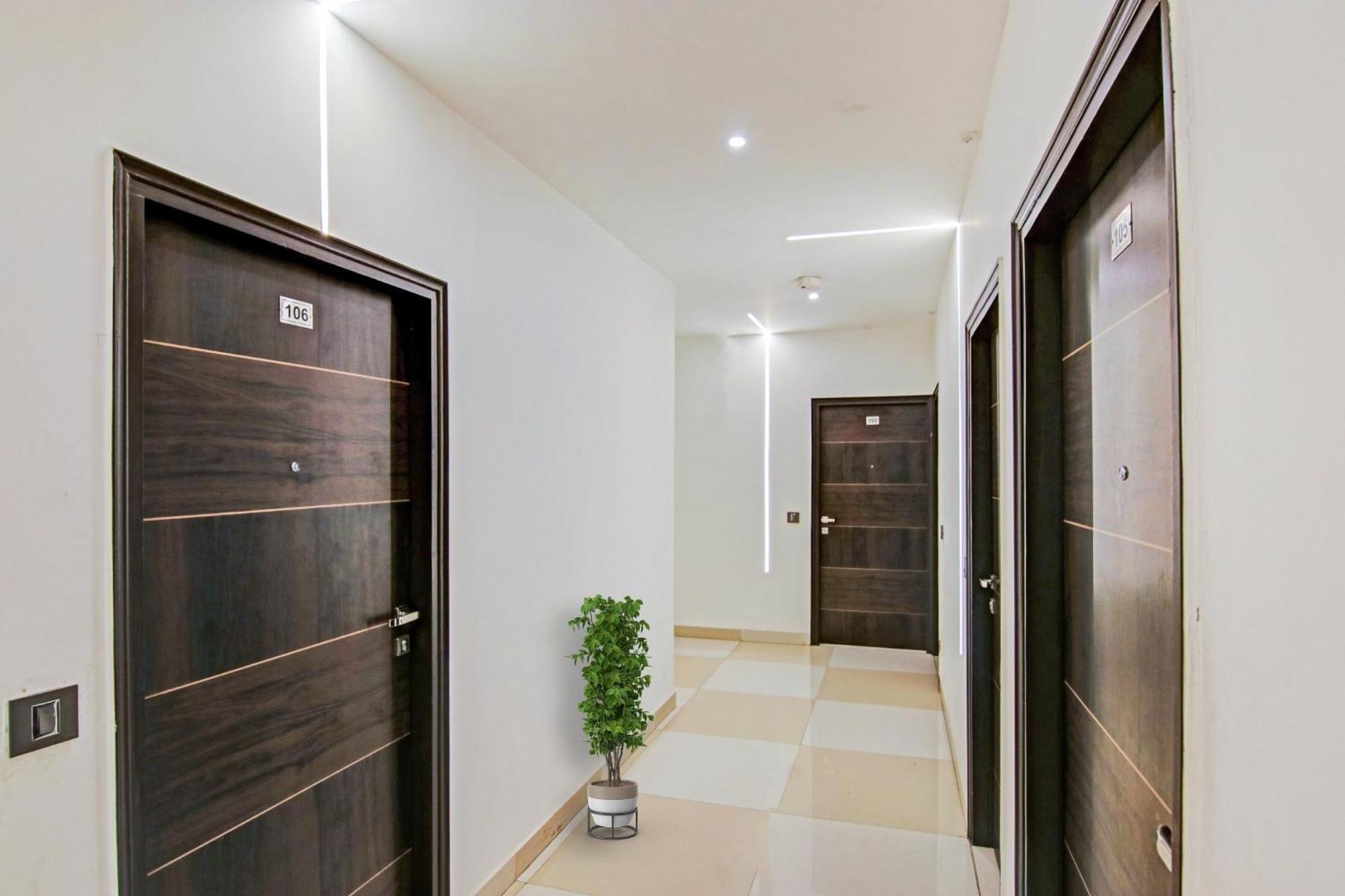 Hotel 19 West New Delhi Bagian luar foto